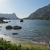 Toller Blick von meinem Zeltplatz auf einen von den größten Kulikalon-Seen. Das Fan-Gebirge ist bekannt von seinen zahlreichen Seen. Der größte und berühmteste davon ist der Moränensee Iskanderkul, benannt nach dem Alexander der Großen.